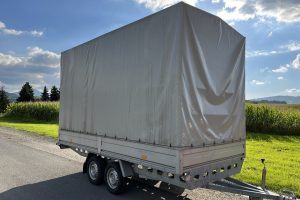 Největší vozík s plachtovou zástavbou z půjčovny přívěsných vozíků ve Frýdku Místku